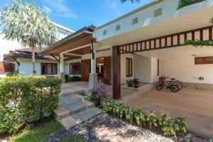 Sea Breeze Pool Villa on Quiet Kamala Cul de sac