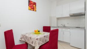 Apartman Erstic 3 - Baska Voda by Villas Guide