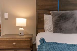 M13 Spacious 3BR Apt in Mascot King Bed Parking