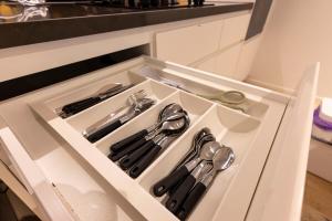 M13 Spacious 3BR Apt in Mascot King Bed Parking