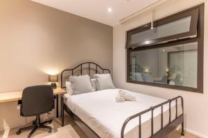 M13 Spacious 3BR Apt in Mascot King Bed Parking