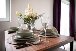 2BR Apartment Near Outlet & Station with Lift