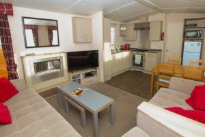 Bayview Retreat - 3 bedrooms with decking sleeps 6