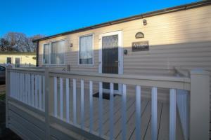 Bayview Retreat - 3 bedrooms with decking sleeps 6