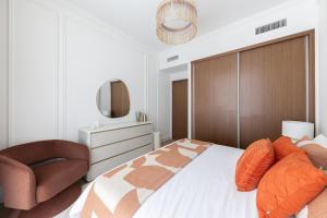 Luxury & Modern Unit in Emaar Beachfront