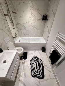 2 Bed Flat - Sleeps 4 - Parking - Wifi