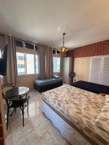 AP frente a praia, pé na areia! Bem localizado!