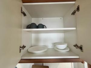 Relax By The Coast - Spacious 6-sleeper Caravan