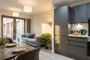 Contemporary 1BED Apartment in Liverpool w Balcony