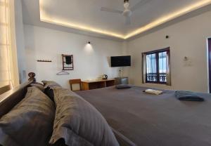 The French Villa Elite