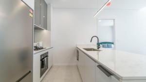 Modern 2BR Haven 5 mins Walk to Coles