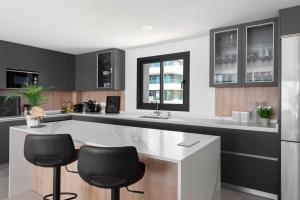 Penthouse Apt With Ocean View