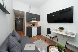 Stylish smart studio!