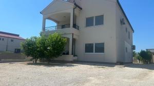 Apartman Family Covic 2 by Villas Guide