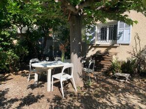 T2 en rez-de-jardin en plein coeur de la Londe les Maures