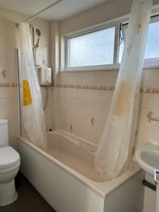 Spacious 4bedroom house close to Stoke Mandeville Hospital