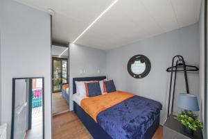 Unique Water Lodges in London - Roof Terrace