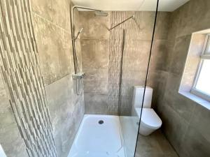 5 Bedrooms House Near Central Milton Keynes