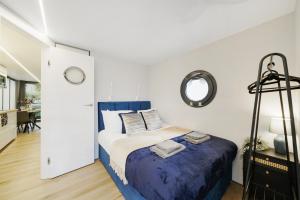 Unique Water Lodges in London - Roof Terrace