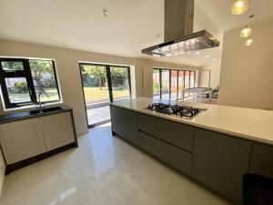 5 Bedrooms House Near Central Milton Keynes