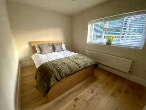 5 Bedrooms House Near Central Milton Keynes