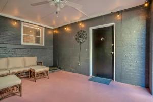 Spanish Style Apartment- Steps from Forsyth