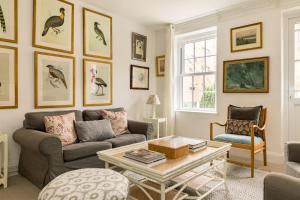 Well-Located 2-Bedroom Flat in Chelsea