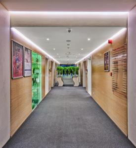 Lobby, Ramada Hotel & Suites By Wyndham Dubai JBR in Dubai