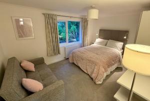 Oaktree Cottage, overlooking Loch Fyne