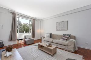 Sunny & Secure Rosebank Apartment