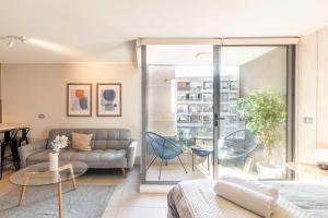 HOM I Mall Plaza Egana I Metro Cercano I Piscina