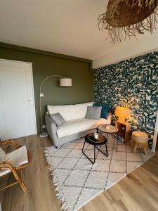 Bright, clear view, balcony and free parking