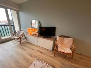 Bright, clear view, balcony and free parking