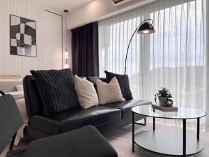 CHIC CONDO - Cozy studio with mountain and sea views