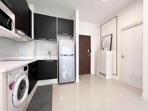 CHIC CONDO - Cozy studio with mountain and sea views