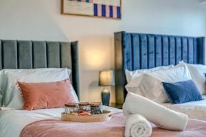 2 Bed Flat in Manchester 1 Min Walk to Train & Tram