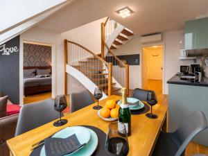 Delightful Duplex Danube Canal