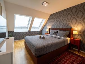 Delightful Duplex Danube Canal