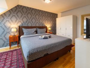 Rooftop Apartment for 6, Air Conditioning, Rooftop Terrace, by Metro U3