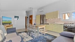 Apartment Petrinic-Sea View & Pool by Villas Guide