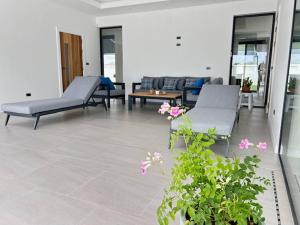 Luxurious Bed Breakfast Stay in Unique Villa