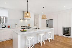 Spacious 4BDR North Bondi House Near The Beach