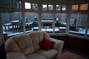 Cottage near M6 J7 & M5 Birmingham City Centre West Bromwich Albion