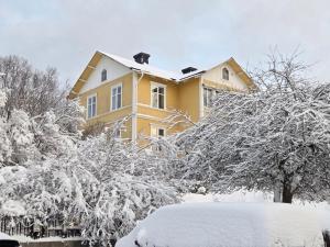 Central penthouse rooms near ferry, bus, nature