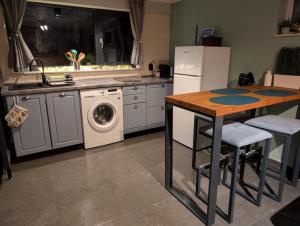 Retro Retreat - Apartment for 2 with Free Parking