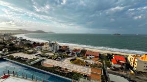 Mirante Home Club Luxo e sofisticação em frente ao mar