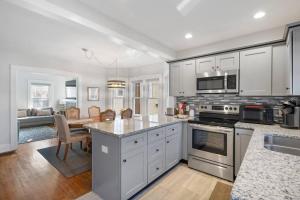 Minutes from U of L & Expo Center-Cozy-Updated-Family Friendly