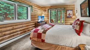 3BDR Creekside Cabin Near Trails and Main Street