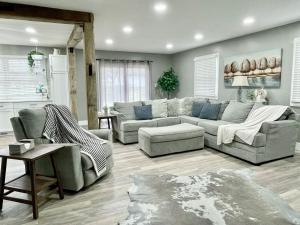 Rustic Chic in Charming Center Grove w Fenced Yard