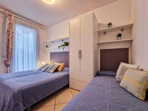 Colorful apartment with fenced garden and fireplace